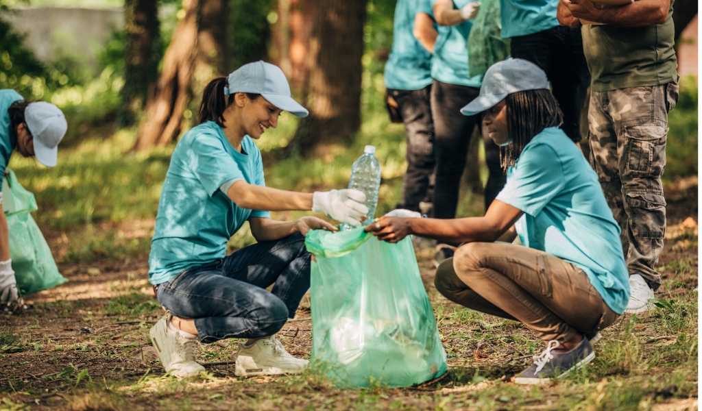 Voluntarios ambientales en jornada de limpieza